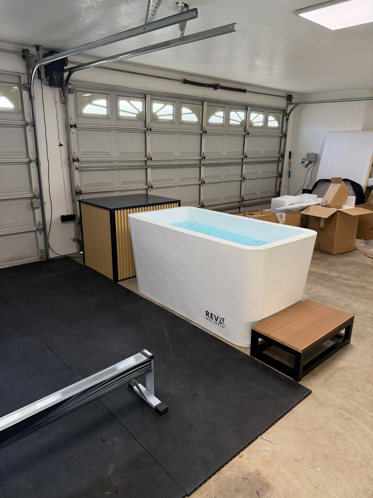 X Tub Cold Plunge with LUX 1.5 HP Chiller & Filtration System