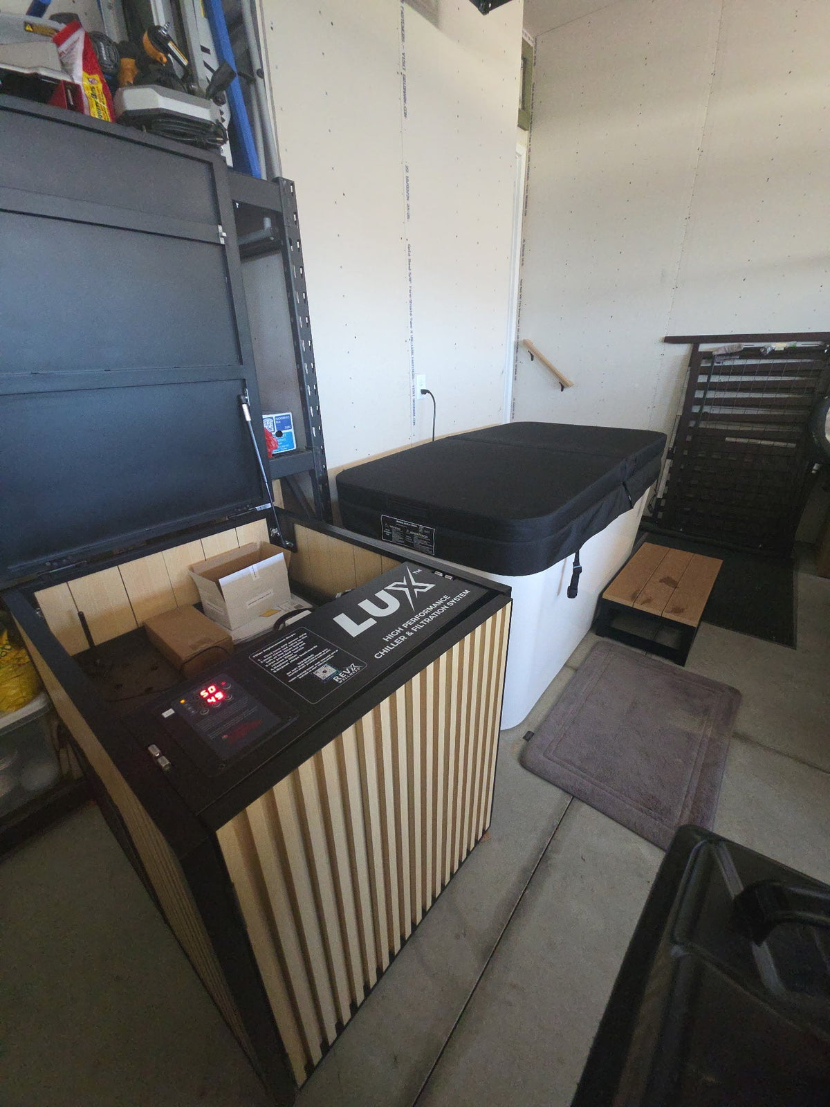 X Tub Cold Plunge with LUX 1.5 HP Chiller & Filtration System